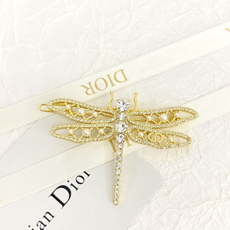 chr1st1an D10r brooches